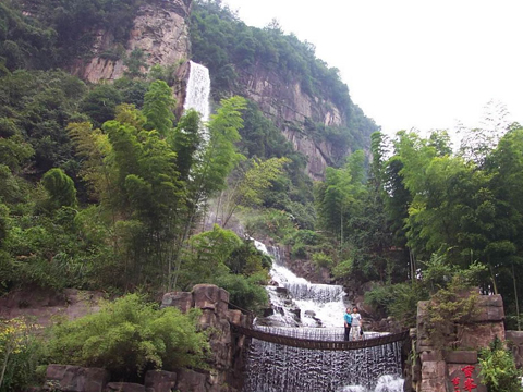 Renjianyaochi "Baofeng Hu"